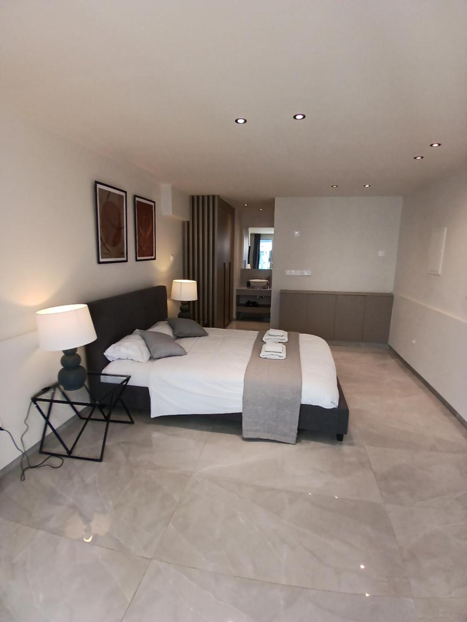 Georgiana Suites Lárnaca Habitación foto