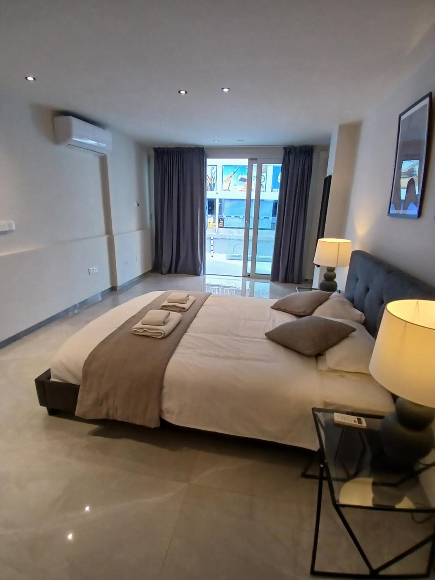 Georgiana Suites Lárnaca Habitación foto