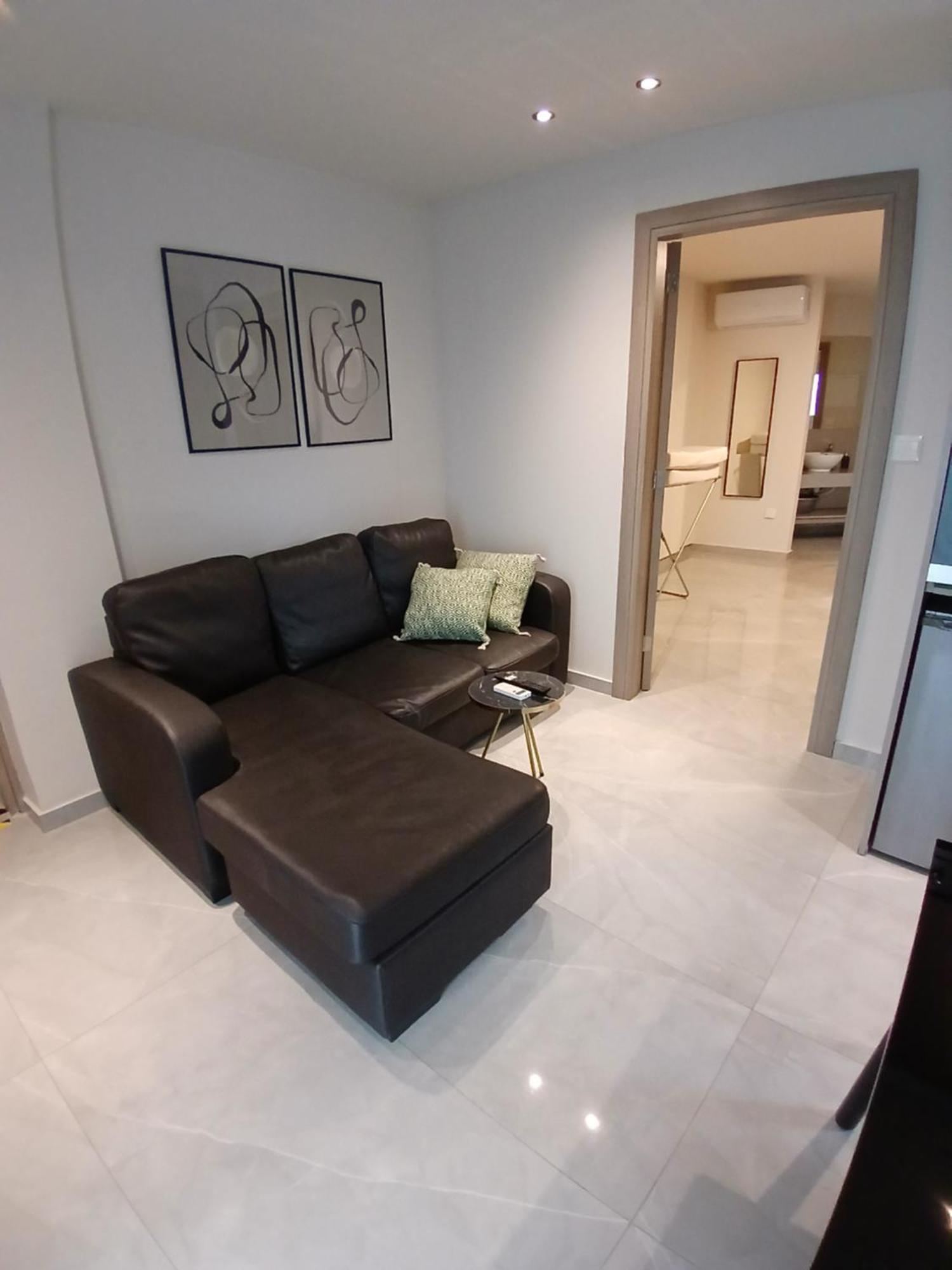 Georgiana Suites Lárnaca Habitación foto